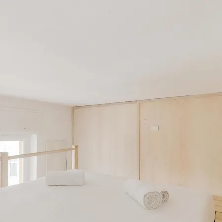 Guesthost - Sempione Bright Apartment *