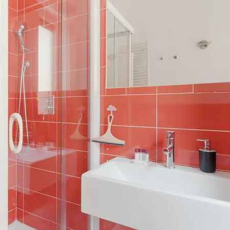 Guesthost - Sempione Bright Apartment *